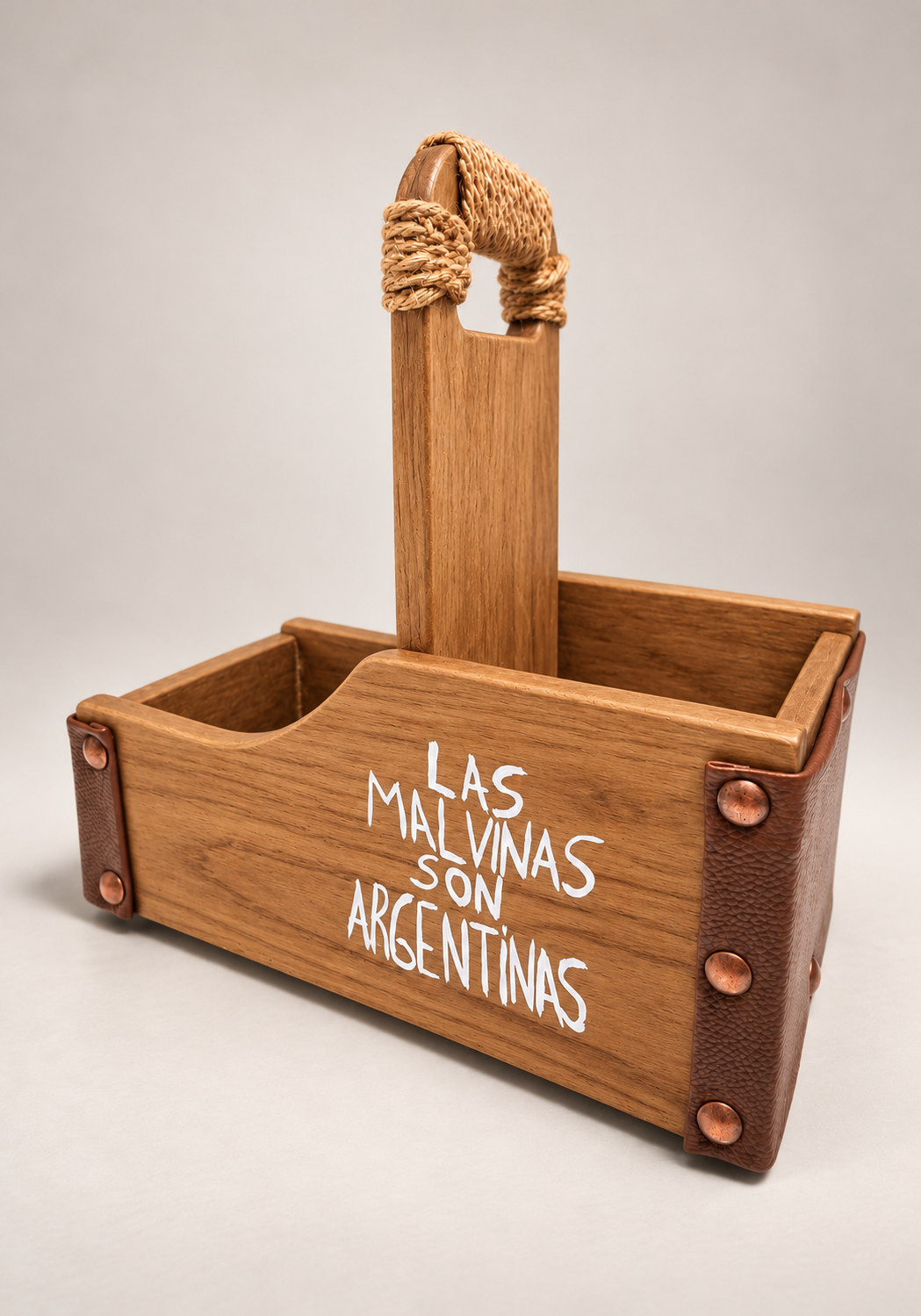 Matero Marrón de madera natural con cuero, vista 3